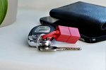 Urbanears The Tenacious Key Chain MFI Lightning Cable - сертифициран Lightning кабел, тип ключодържател за всички устройства с Lightning порт (червен) 2